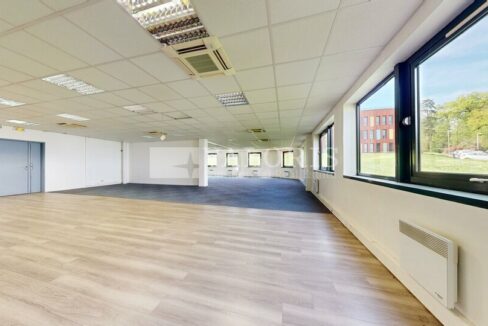 095505989_69_007585_1