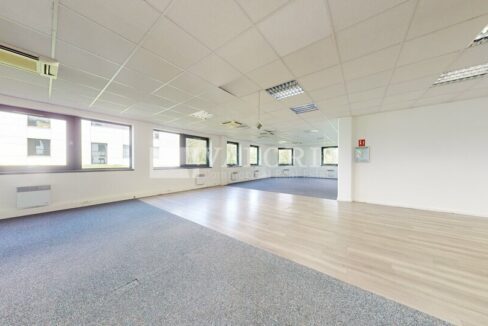 095508798_69_007585_2