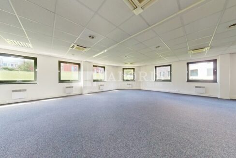 095625682_69_007585_4