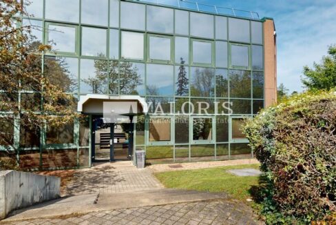 095836156_69_007585_7