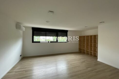 184740667_69_008612_5