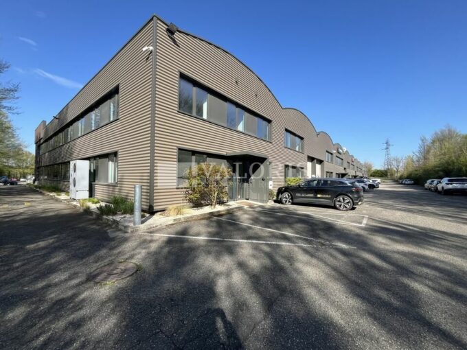 Local d'activit&eacute;s de 206m&sup2; à 1 689m&sup2; à la location