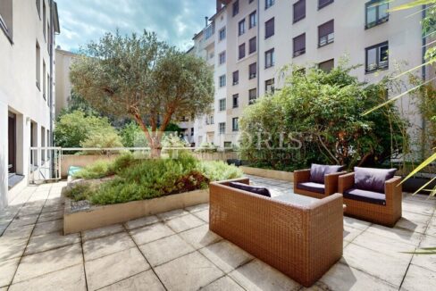 324543209_69_007814_5