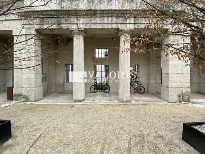 Bureau de 170m&sup2; à 844m&sup2; à la location