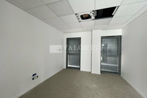 430937938_71_000043_3