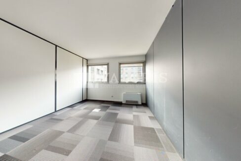 458960346_69_008471_4