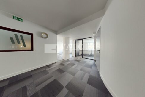 458989471_69_008471_5