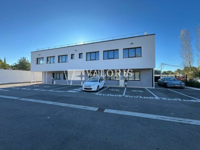 Bureau de 109m&sup2; à 845m&sup2; à la vente