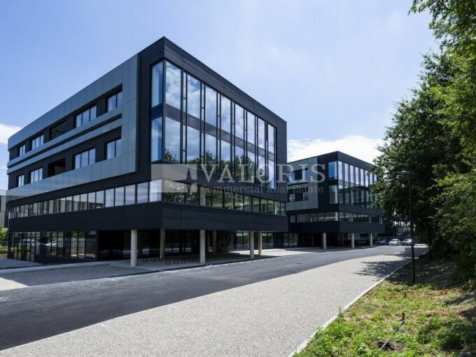 Bureau de 137m&sup2; à 1 182m&sup2; à la vente