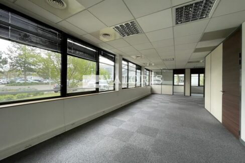 598289366_69_004851_3