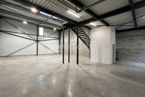 667060475_83_000012_3