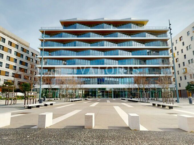 Bureau de 300m&sup2; à 2 176m&sup2; à la location