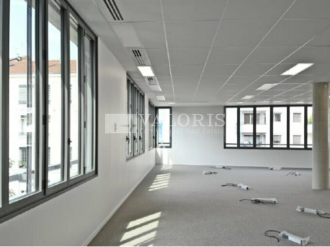 Bureau de 251m&sup2; à 2 540m&sup2; à la location