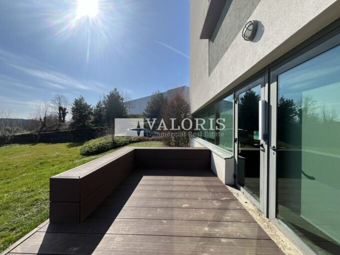 Bureau de 107m&sup2; à 335m&sup2; à la location