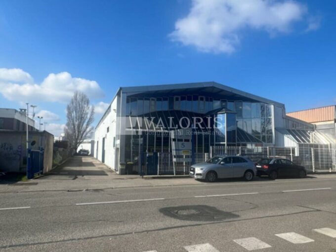 Local d'activit&eacute;s de 2 140m&sup2; à la location