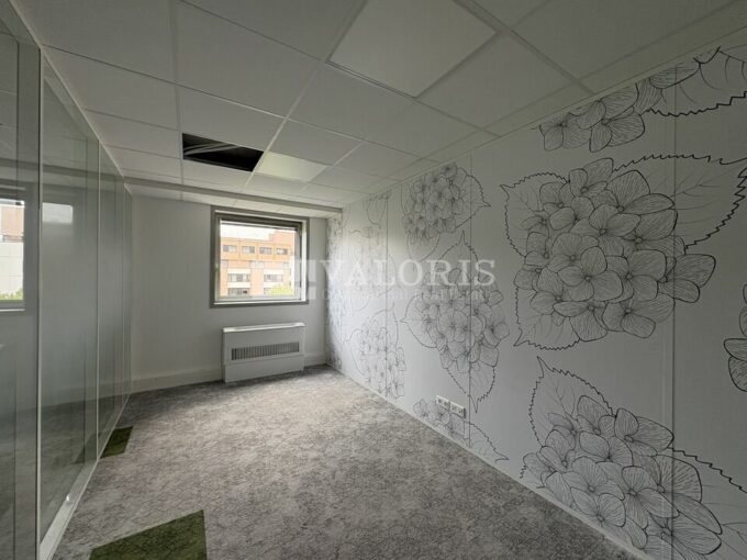 Bureau de 62m&sup2; à 340m&sup2; à la location