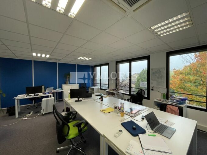 Bureau de 201m&sup2; à la vente