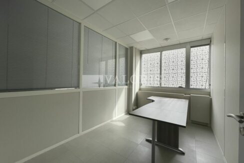 911893738_69_007710_4