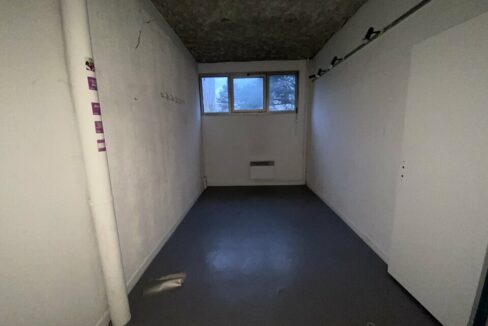 941673762_69_009549_5