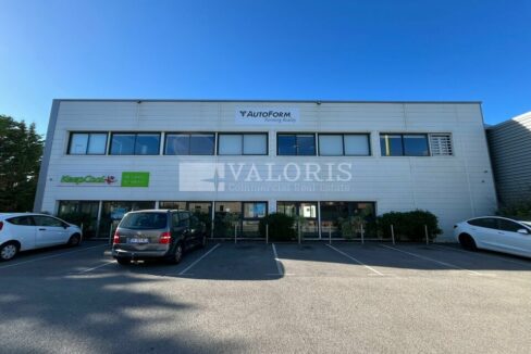 942705007_13_000175_3