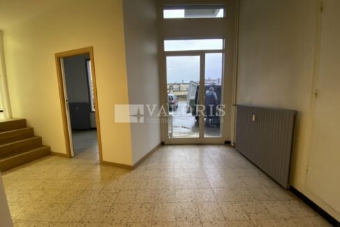 947902852_69_009578_4