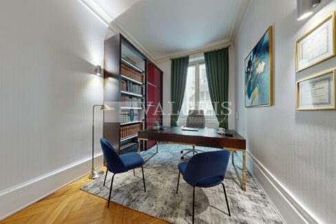 304279613_69_007426_22