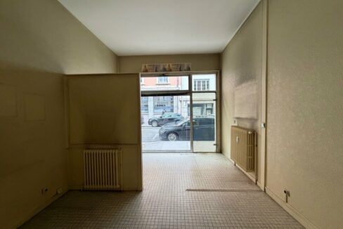 568279463_69_009600_7