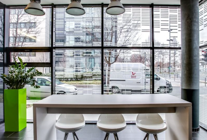 Bureau de 309m&sup2; à 1 190m&sup2; à la location