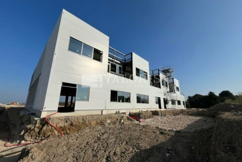 043446108_13_000148_13