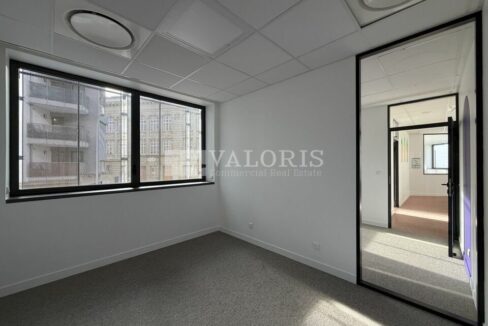 096936246_69_006145_15