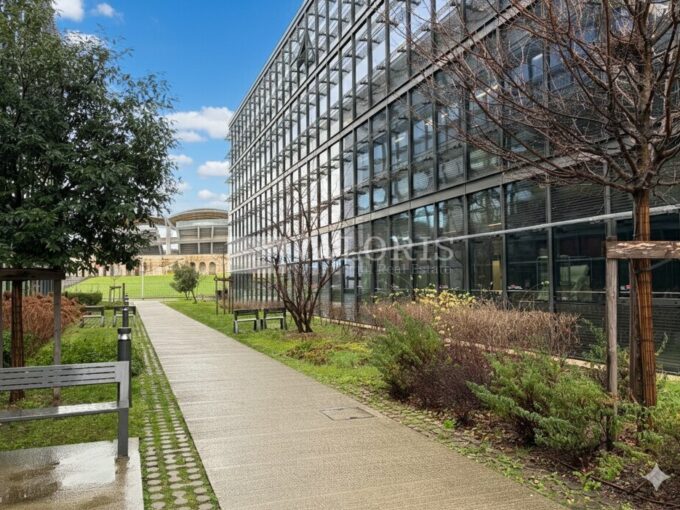 Bureau de 334m&sup2; à la location