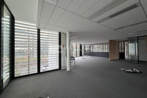 107078291_69_009637_2