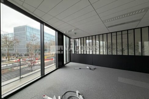 107091557_69_009637_3