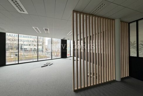 107104623_69_009637_4