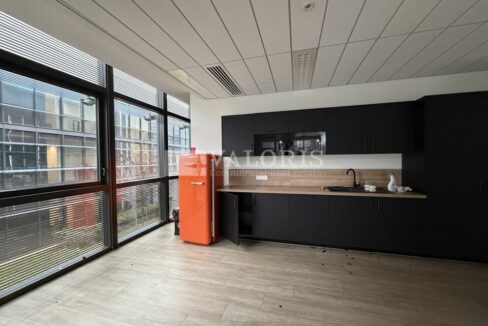 107117751_69_009637_5