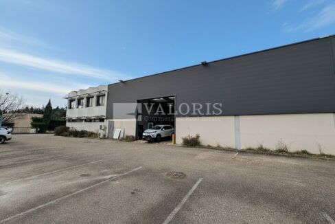 112168665_69_009680_2