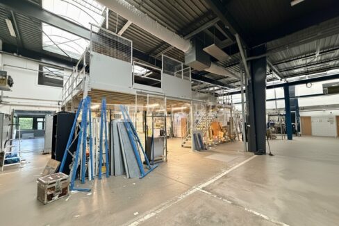 112423409_69_009680_4