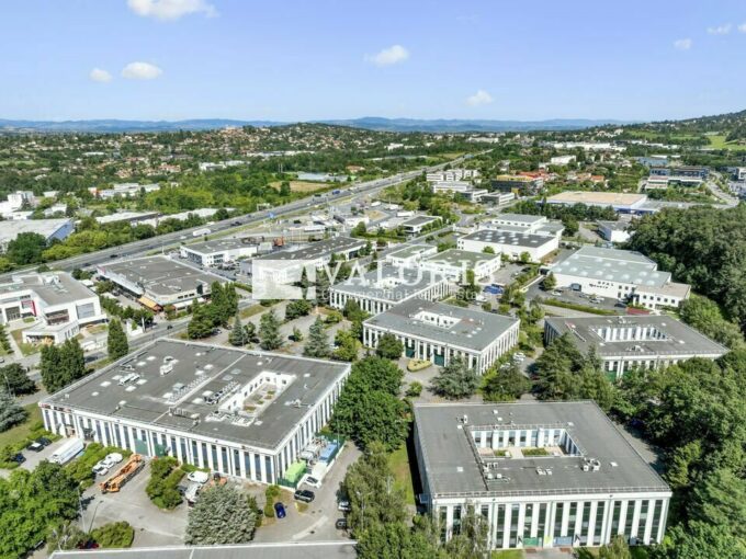 Local d'activit&eacute;s de 612m&sup2; à 3 124m&sup2; à la location