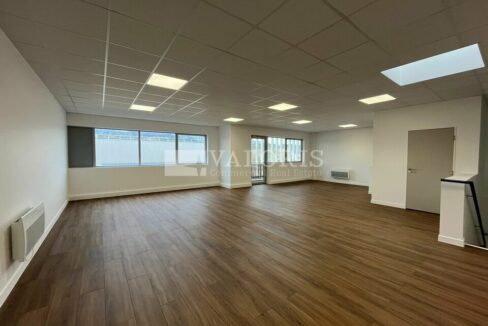 332464875_13_000258_4