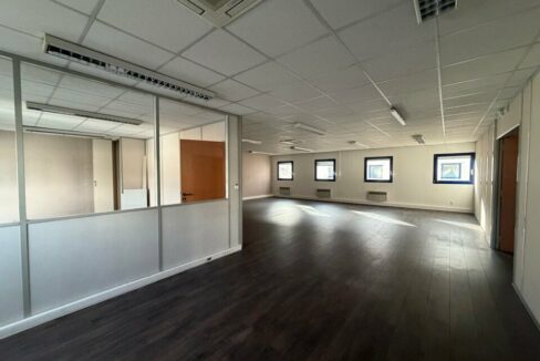 359757951_69_007486_6