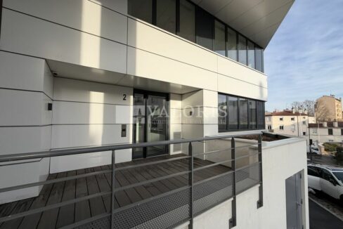 360398601_69_009633_8