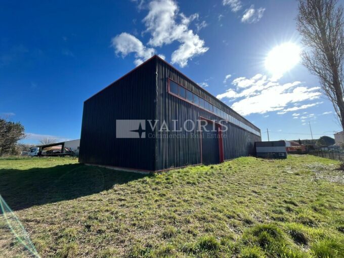 Local d'activit&eacute;s de 589m&sup2; à la location