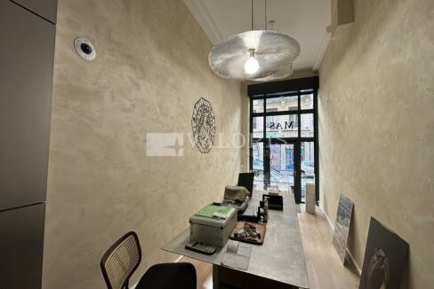 426411828_69_009239_6