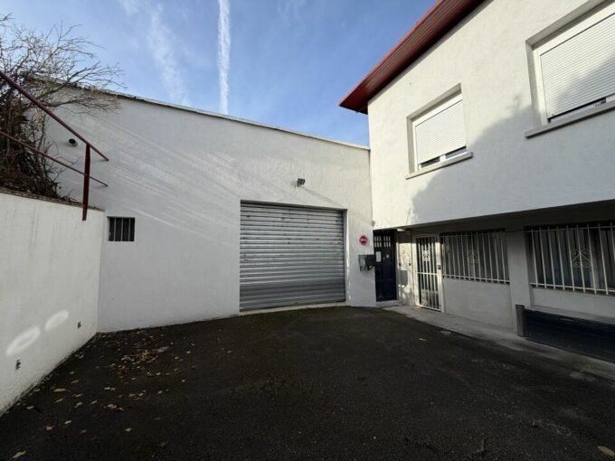 Local d'activit&eacute;s de 210m&sup2; à la vente