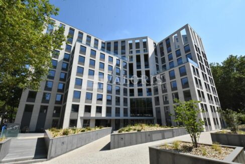 834412898_69_005939_9