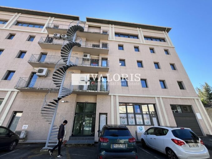 Bureau de 175m&sup2; à 309m&sup2; à la vente