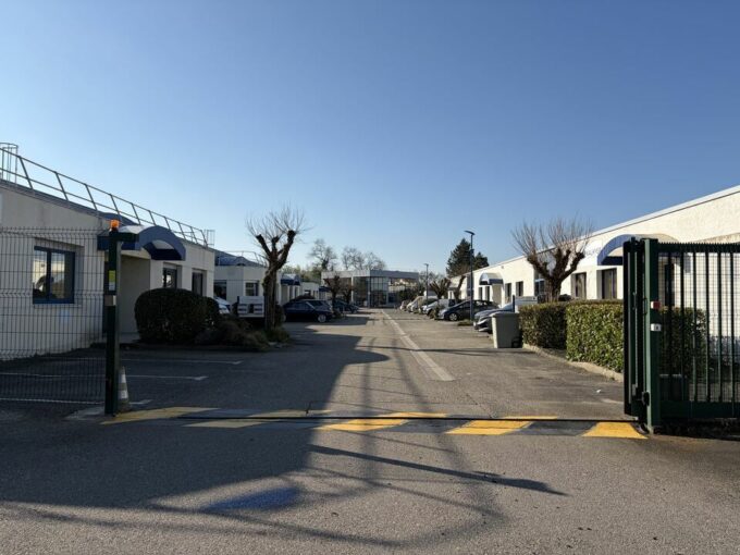 Local d'activit&eacute;s de 169m&sup2; à 1 738m&sup2; à la location