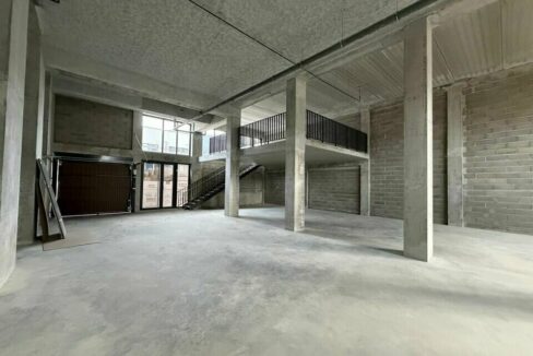 933690817_69_006428_2