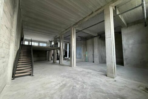 933986214_69_006428_5