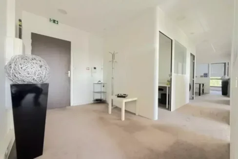 940166561_69_009723_1